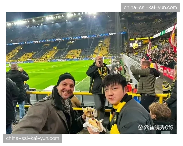 特写：40岁波尔现身釜山训练馆，与年轻队员加练至深夜