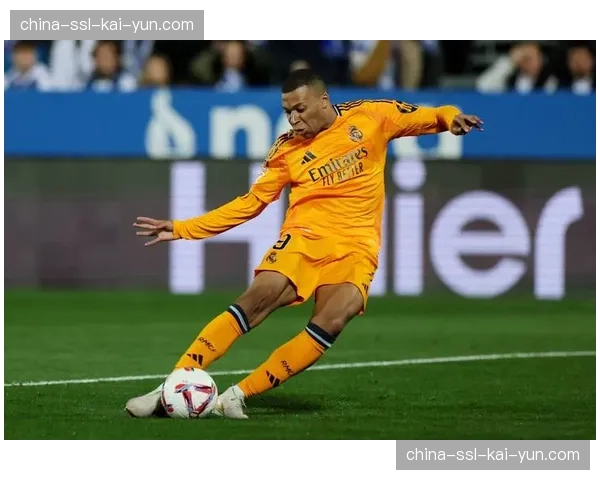 16强次回合前瞻：皇马坐镇伯纳乌迎战巴黎，姆巴佩重返马德里