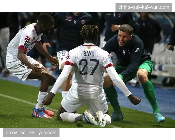 克莱蒙客场1-0领先斯特拉斯堡，前锋安德里奇破门