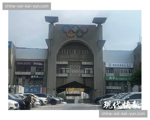 可兰白克作为嘉宾回到红山体育馆，接受全场球迷致敬